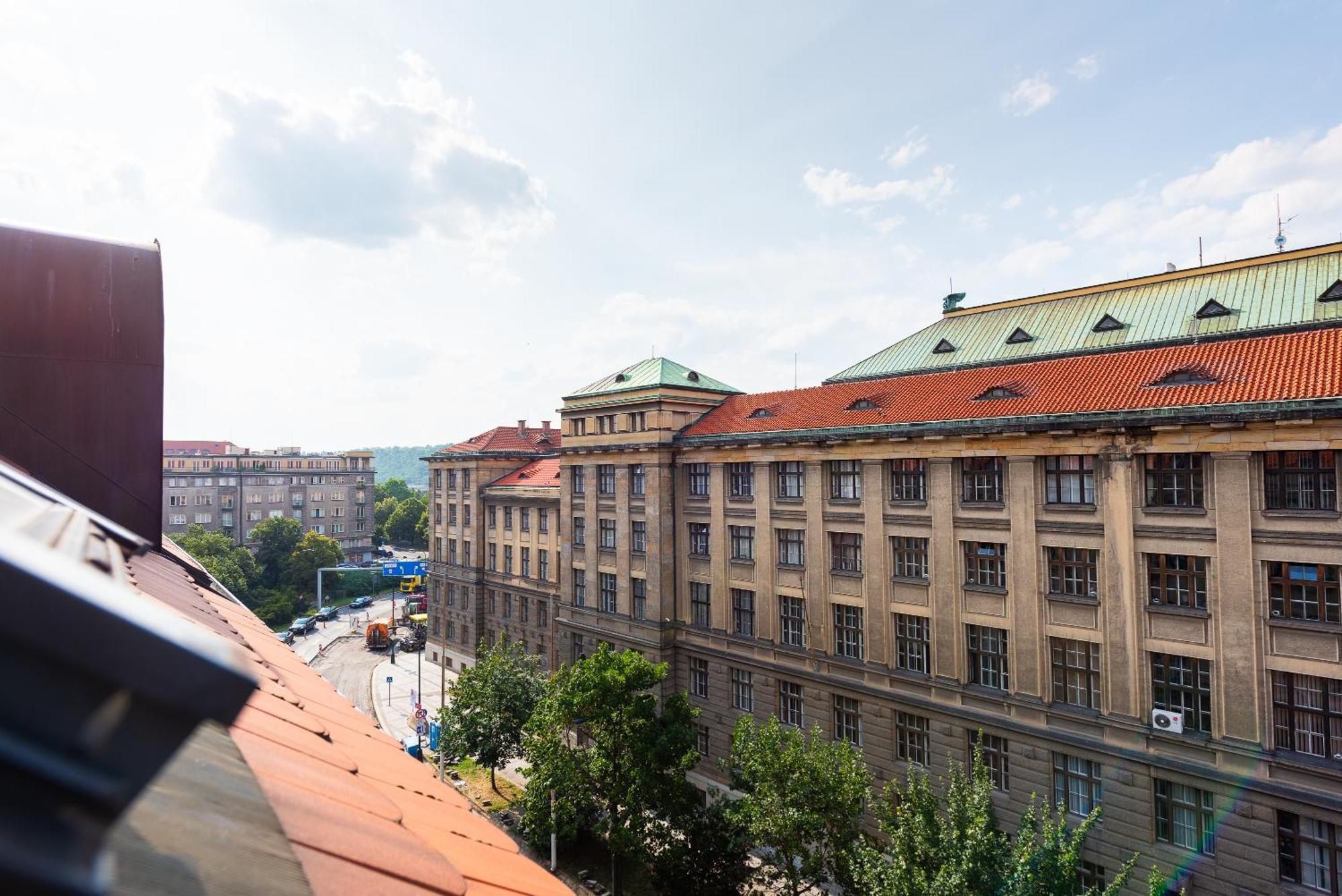 Апартаменты B.O.B. Klimentska Прага Экстерьер фото